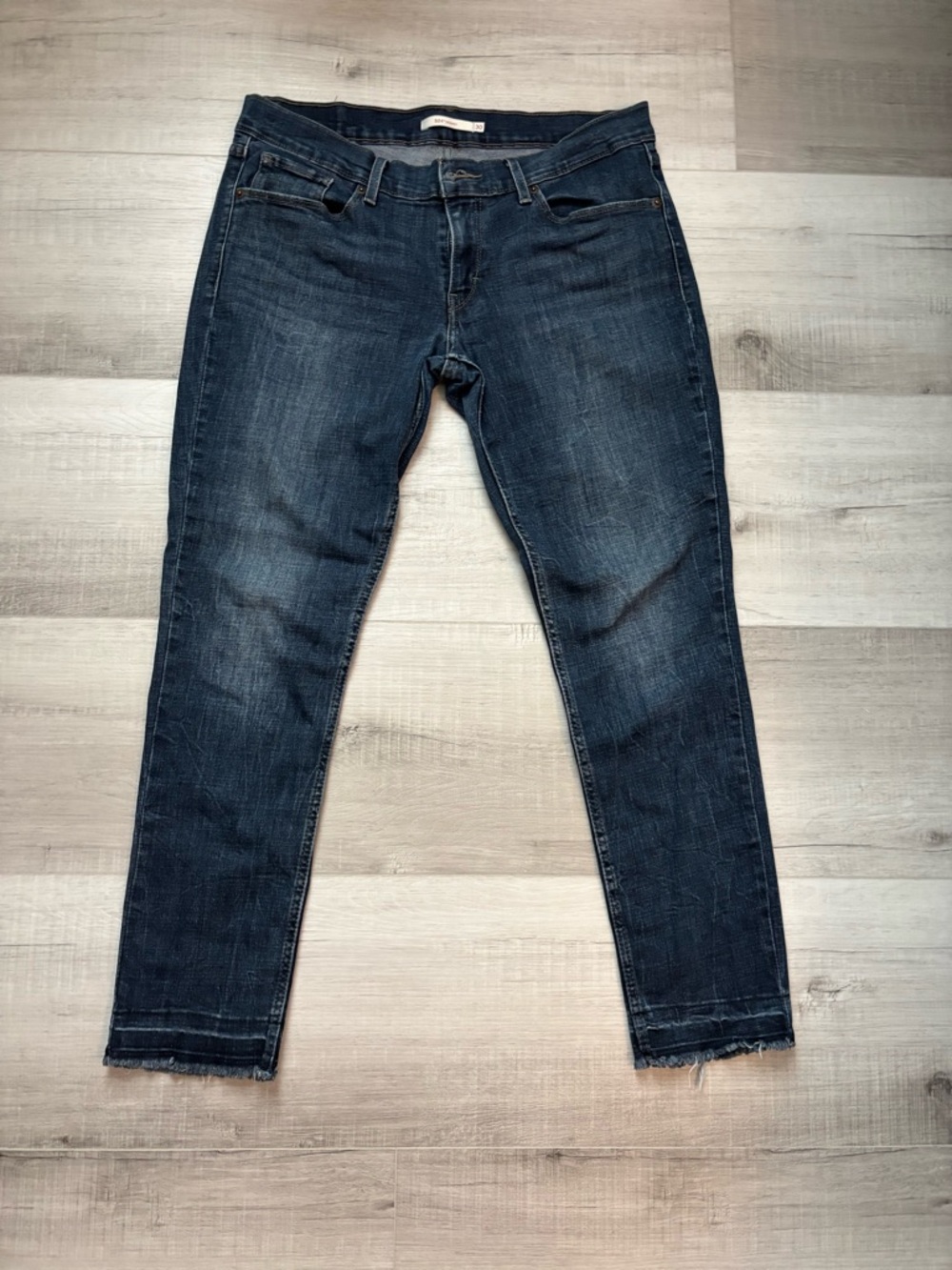 Levi’s 524 Skinny Jeans Dark Wash Women’s Size 30 Raw Hem